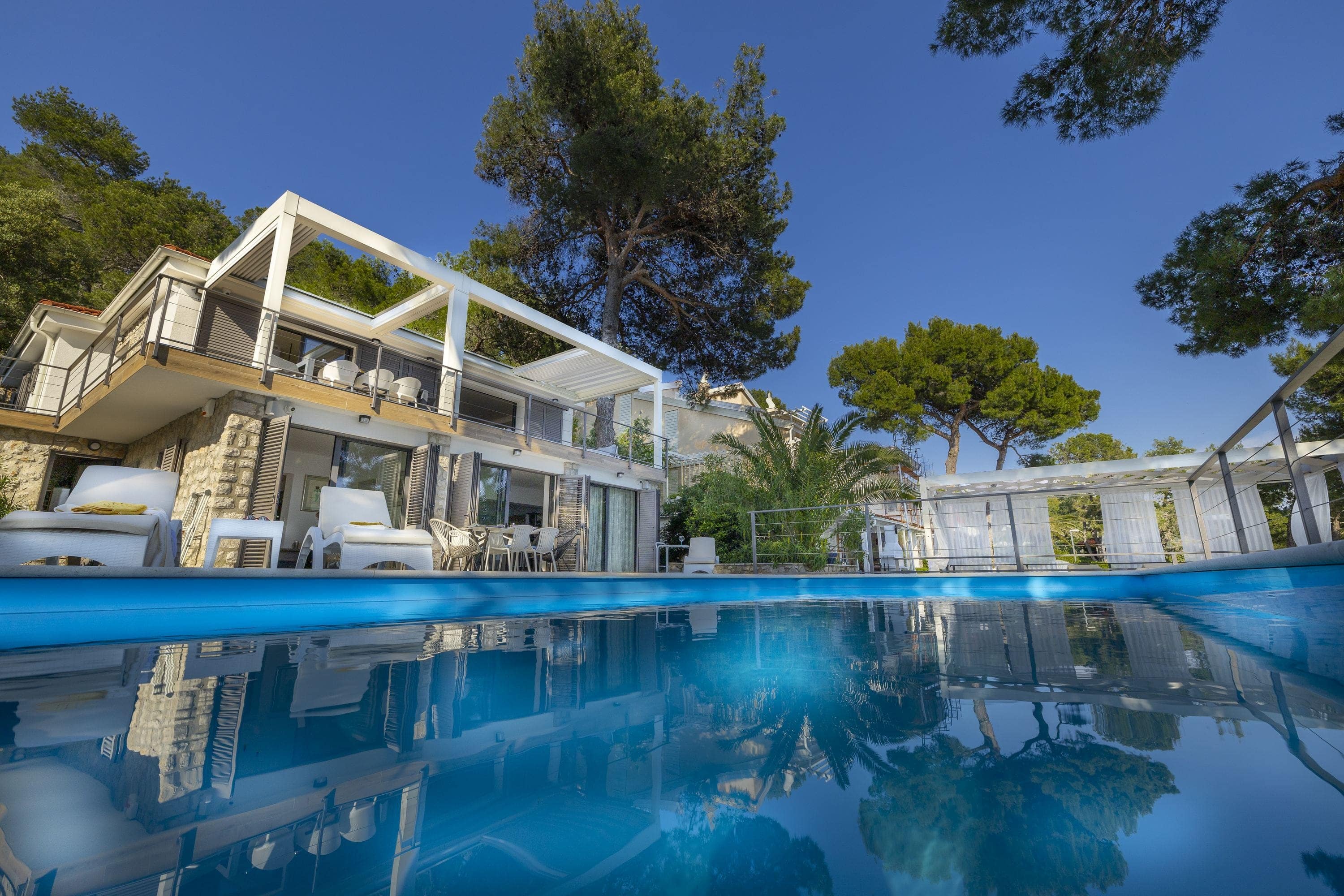 House/Pool view 