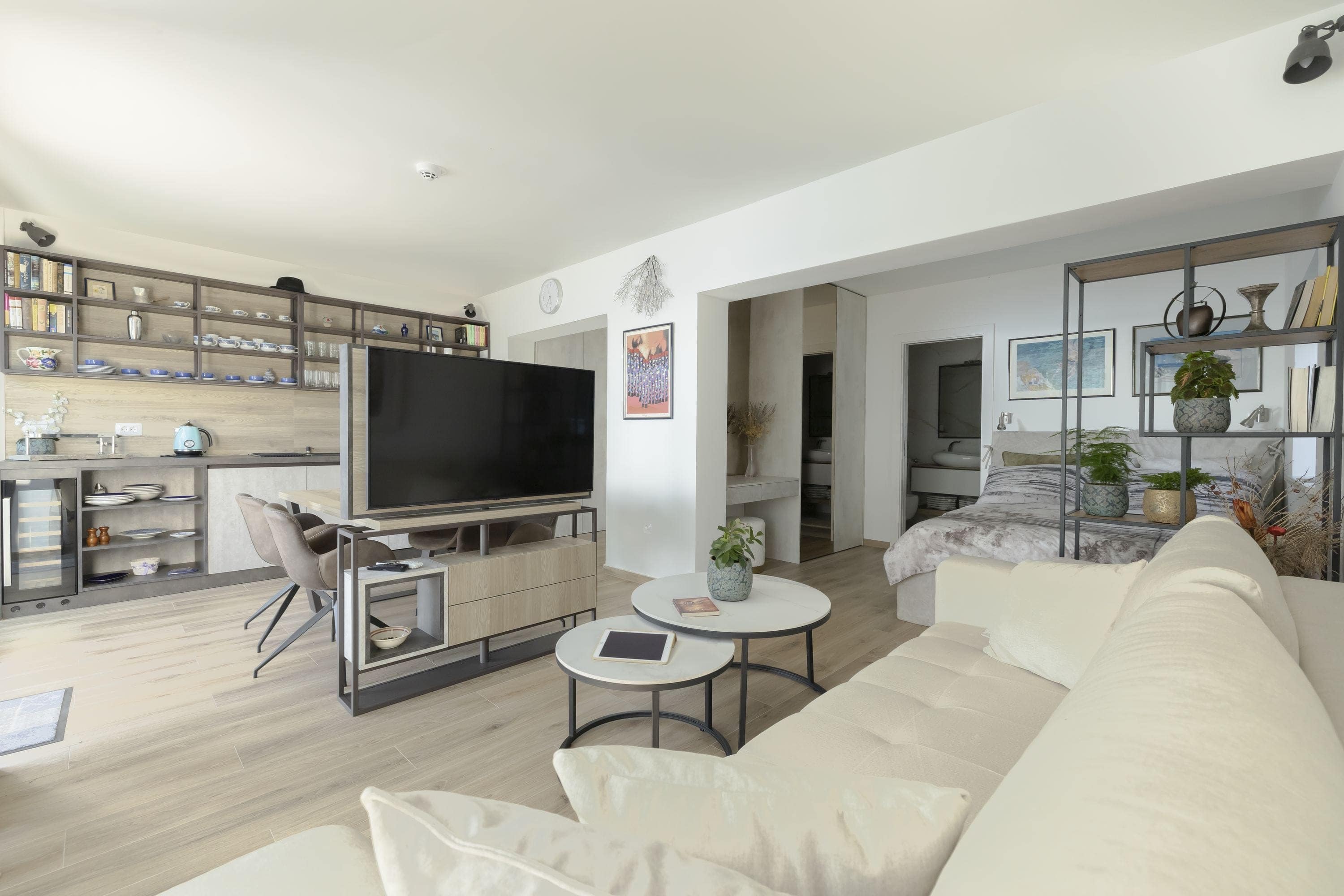 Suite 7